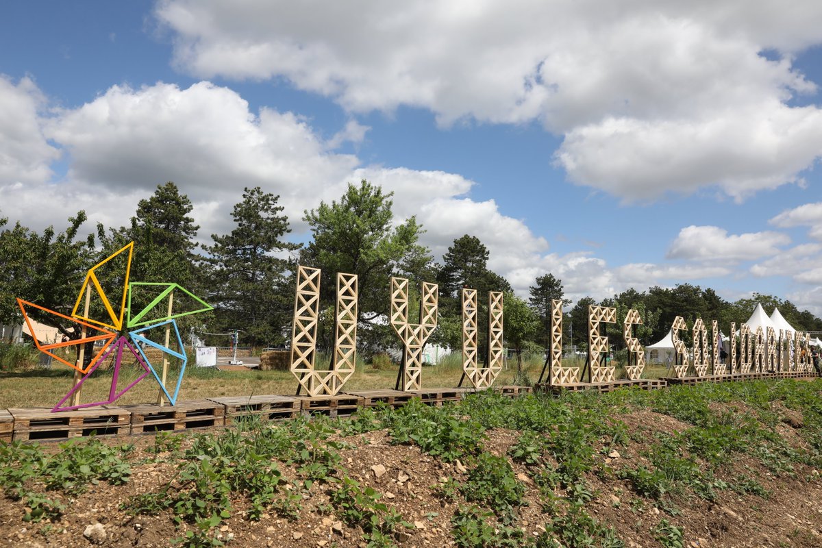 Un grand MERCI à tous : bénévoles, militants, associations, partenaires, organisation qui ont permis le succès de la 1ère édition @VYV_Solidarites. 1 vrai moment de partage avc des sourires à chaque stand &amp; sur les visages de près de 20 000 festivaliers. Merci <a href="/dijon/">Ville de Dijon</a> pr l'accueil