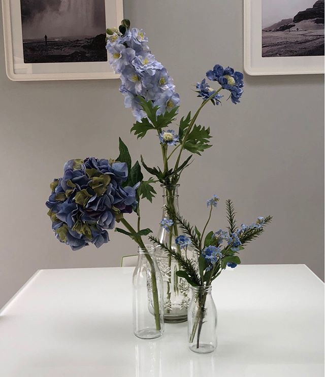 Nbranchflorist's tweet photo. Is it a blue Monday for you? I hope not! For me, the weather is a bit rubbish in London but ....... these flowers 😍😍😍. It’s a good day! 👌🏻 #floraldesign #fauxflowers #silkflowers #floral #floraldesigner #homedecor #barnetmums #flowersforever #summerf… https://t.co/W3u5BdBF4m https://t.co/69ebOuTnXy