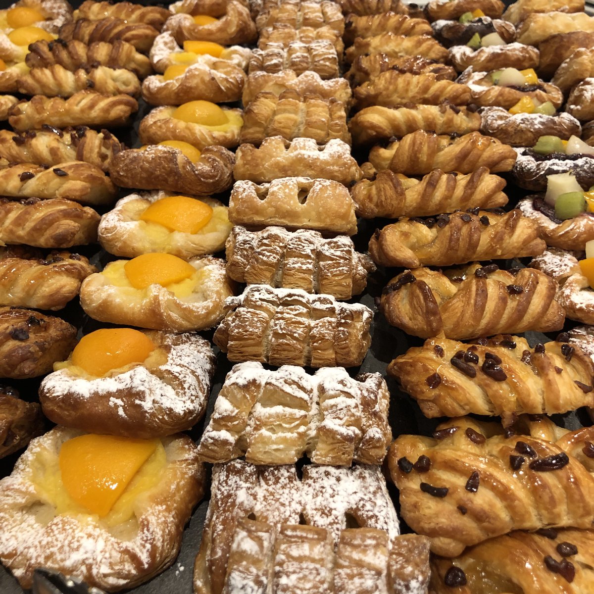 Saphila_Africa's tweet photo. Registration has kicked off on this fine sunny morning. Come network over a #coffee and #pastry Opening plenary starts at 10:30 #hellosaphila2019. https://t.co/LjrcEzPEtY