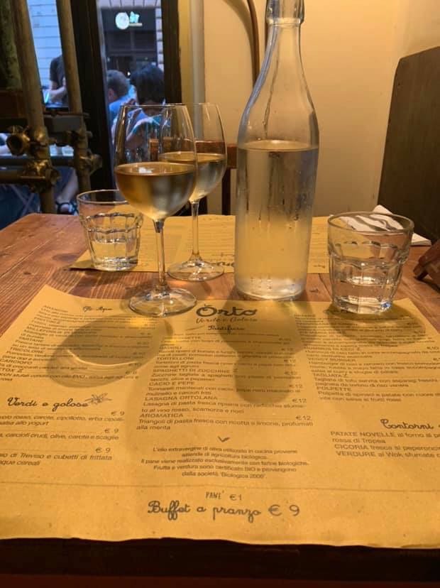 ValeriaNatalizi's tweet photo. Ogni occasione è buona per bere almeno un calice di buonissimo #Tapioco #LaTognazza @Latognazzaamata #Roma #Prati #RistoranteOrto #RistoranteVegetariano https://t.co/gU9U5KMXBt