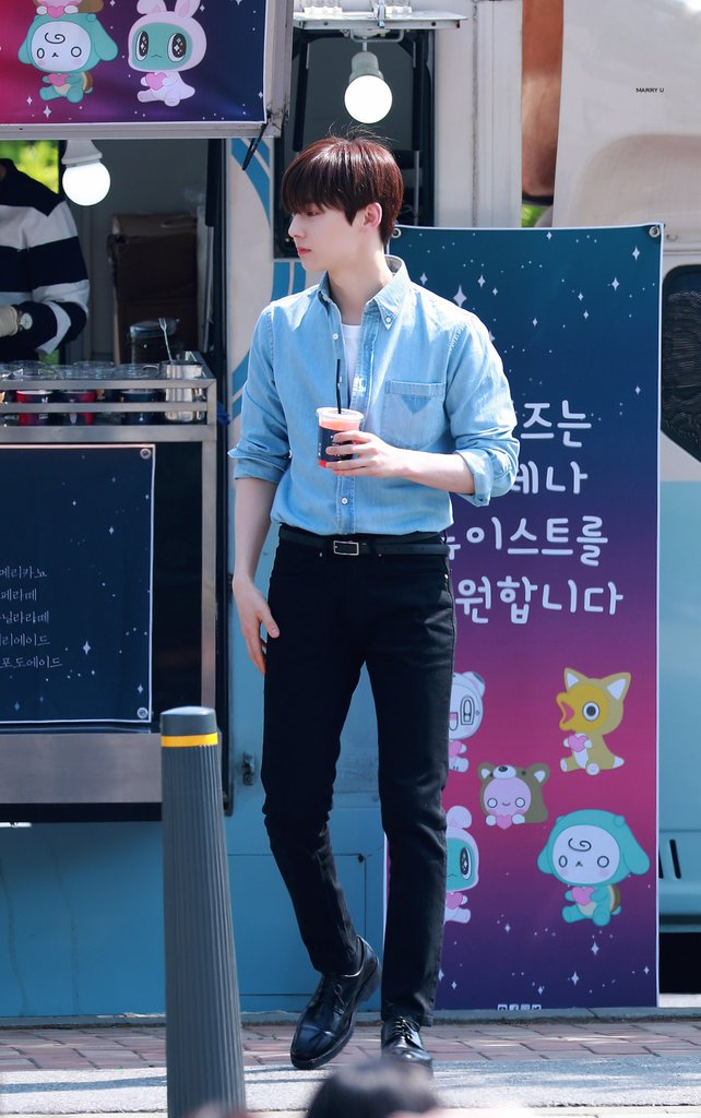 190511

Summertime🌸✨
#민현 #황민현 #minhyun #뉴이스트
