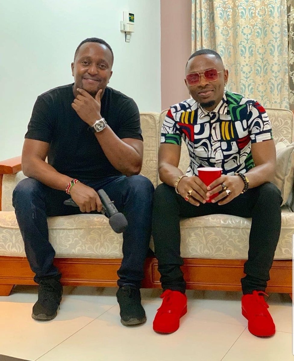 Tunabonga na <a href="/OmmyDimpoz2/">Ommy Dimpoz</a> akiweka mambo wazi na kuzungumzia ukaribu wake na Governor wa Mombasa <a href="/HassanAliJoho/">Hassan Ali Joho, EGH.</a> ndani ya #MamboMseto <a href="/sellyamutabi/">Kadot</a> <a href="/mzaziwillytuva/">Mzazi Willy M. Tuva</a> <a href="/djflashkenya/">DJ Flash Kenya</a> <a href="/djdexx10/">Dennis osieko</a> mko tayari?