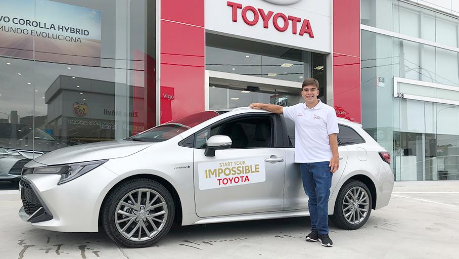 El tenista paralímpico y miembro del #EquipoToyota @tindelapuente, ya cuenta con su nuevo #Corolla TS. Gracias al gran maletero que ofrece este modelo podrá viajar con todo su equipamiento sin problema. ¡Muy buena elección! #StartYourImpossible bit.ly/2HU6sFQ