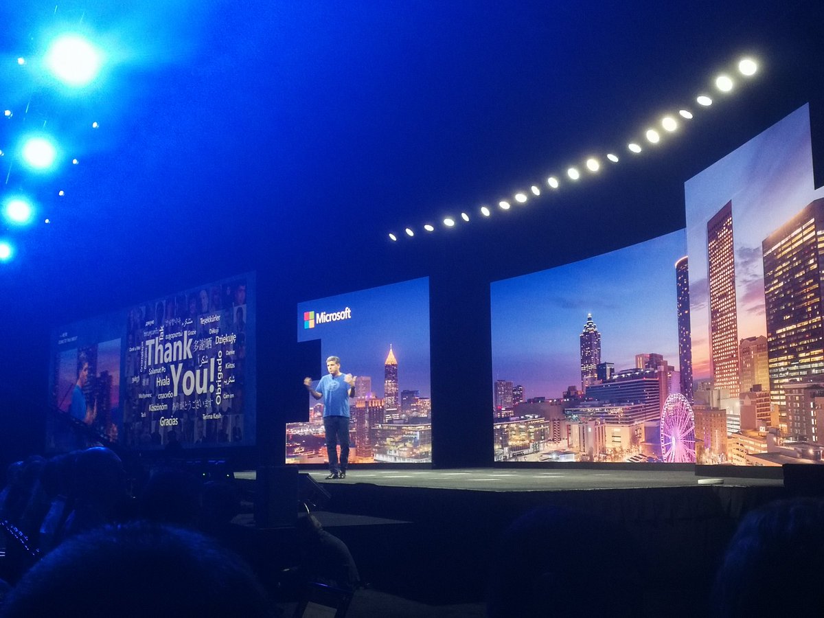 DynMarc's tweet photo. James talking about "story" and future of #innovation here at #MBizAppsSummit @Eng_365 https://t.co/bHLwIufa9b