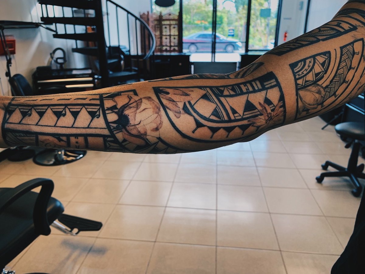 janmyckle's tweet image. Finished Product of My Sleeve💉 #filipinotribaltattoo #polystyle