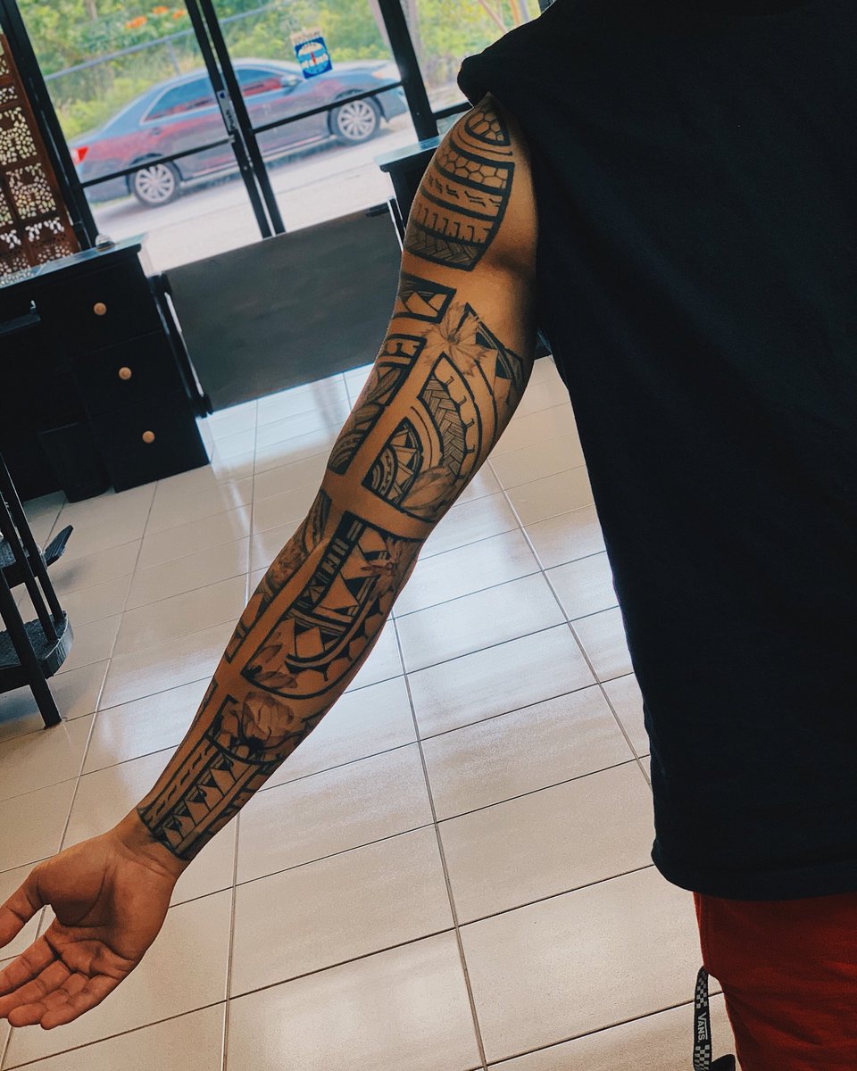 janmyckle's tweet image. Finished Product of My Sleeve💉 #filipinotribaltattoo #polystyle