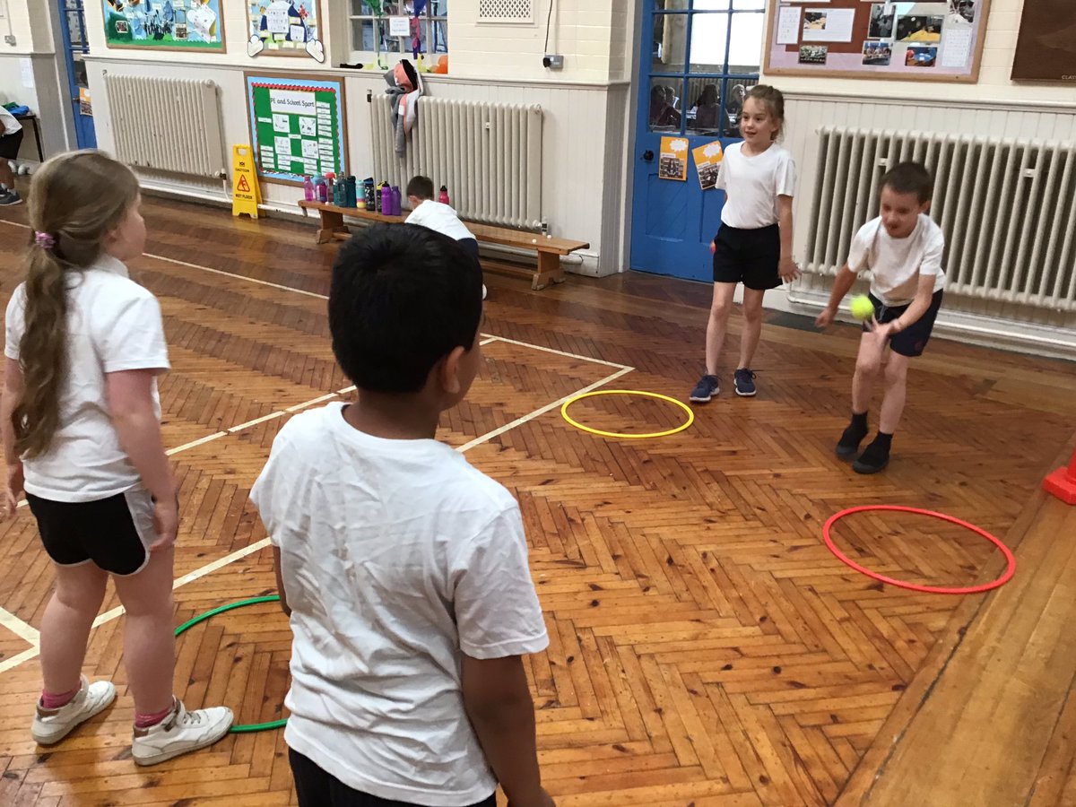 ClaphamTerrace1's tweet photo. Year 3 warming up preparing for a fun session of striking and fielding with @covpess #activelearning #physicaleducation https://t.co/Hh53tSo868