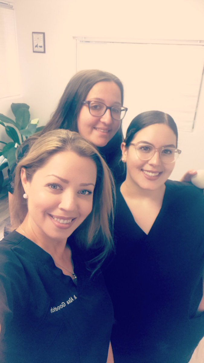 DrGoodrich's tweet photo. Two of the best assistants that a doc could ask for. Great attitude, smart, ready & willing to learn, and most important trustworthy. #myteamisbetterthanyours #superstarteam #chiropracticassistant #leaders #chiropractic #miamichiropractor #wellnesscenter #draixagoodrich #draixa https://t.co/rOFo4lyV5W