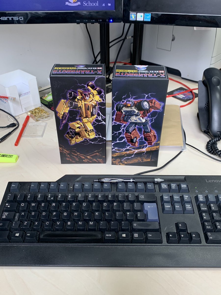 DaveInShorts's tweet photo. I know this isn’t quite how #deskbot is done, but it’s the best I can do in a shared office until I get home! @xtransbots #Berserkars #Monolith #transformingrobots https://t.co/i8lFd6v603