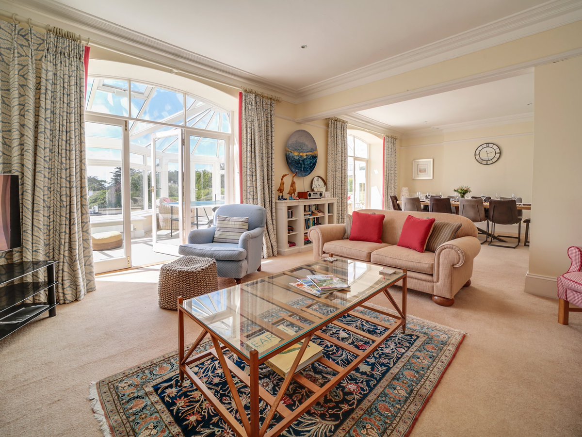 🌟NEW PROPERTY / The Haven is now available to book! This gorgeous detached holiday house in Trebetherick sleeps 12 guests plus 2 dogs. Take a look now: bit.ly/2XD37Az