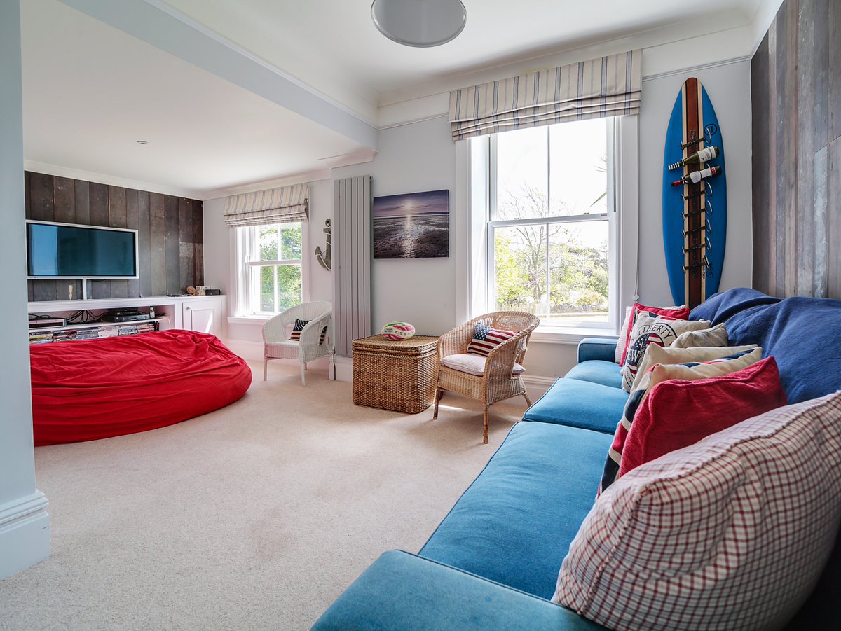 JohnBrayCornishHolidays tweet media