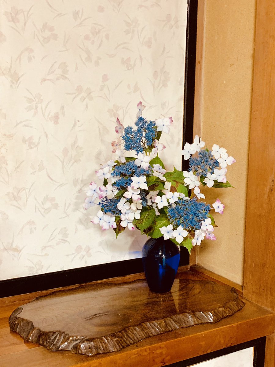 部屋に花を飾る 部屋に花を飾る