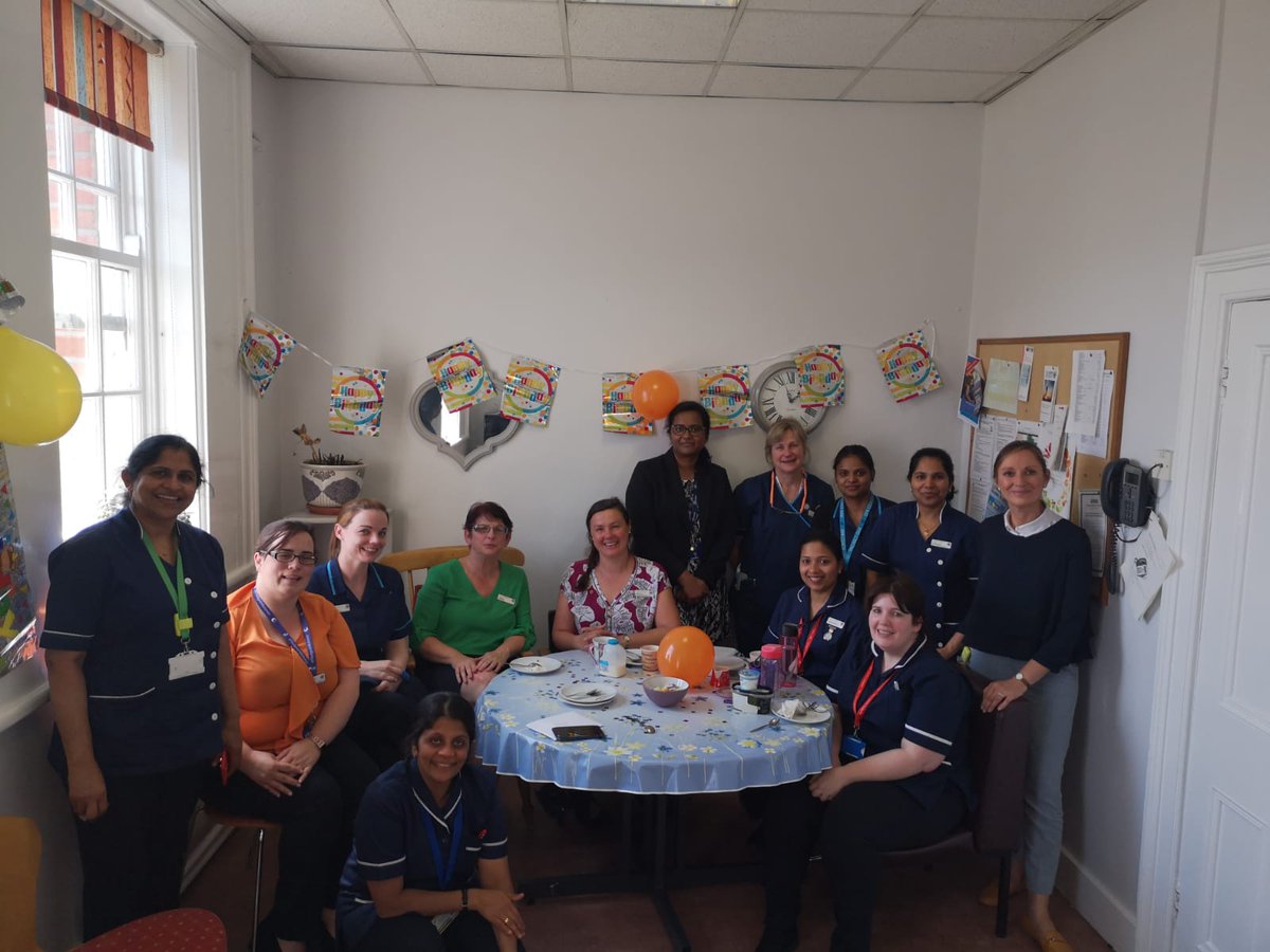 Julie_o_grady's tweet photo. Lunchtime birthday celebrations @stjamesdublin! Happy birthday Elaine ๐๐ฐ. #mondaytreats #NPDU https://t.co/cXtVEygEwY