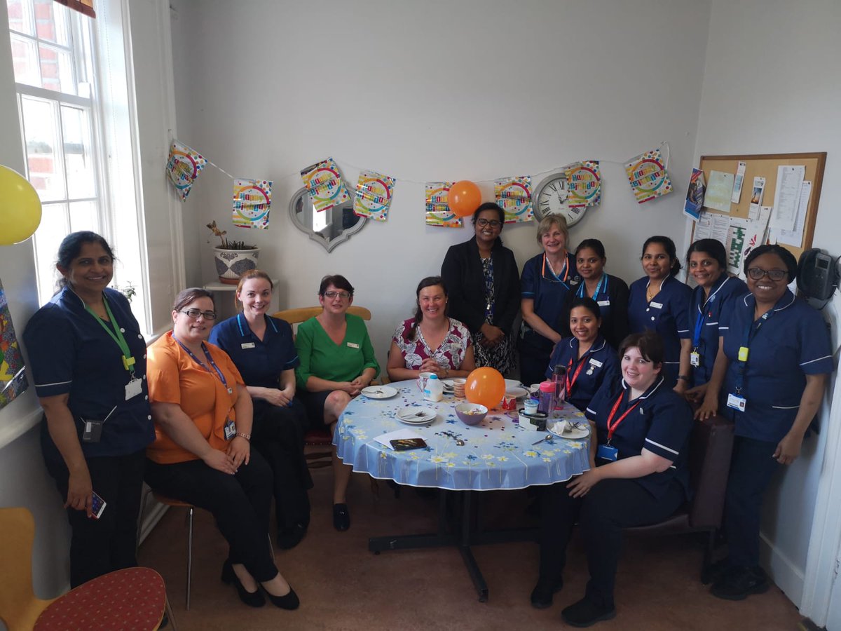 Julie_o_grady's tweet photo. Lunchtime birthday celebrations @stjamesdublin! Happy birthday Elaine ๐๐ฐ. #mondaytreats #NPDU https://t.co/cXtVEygEwY