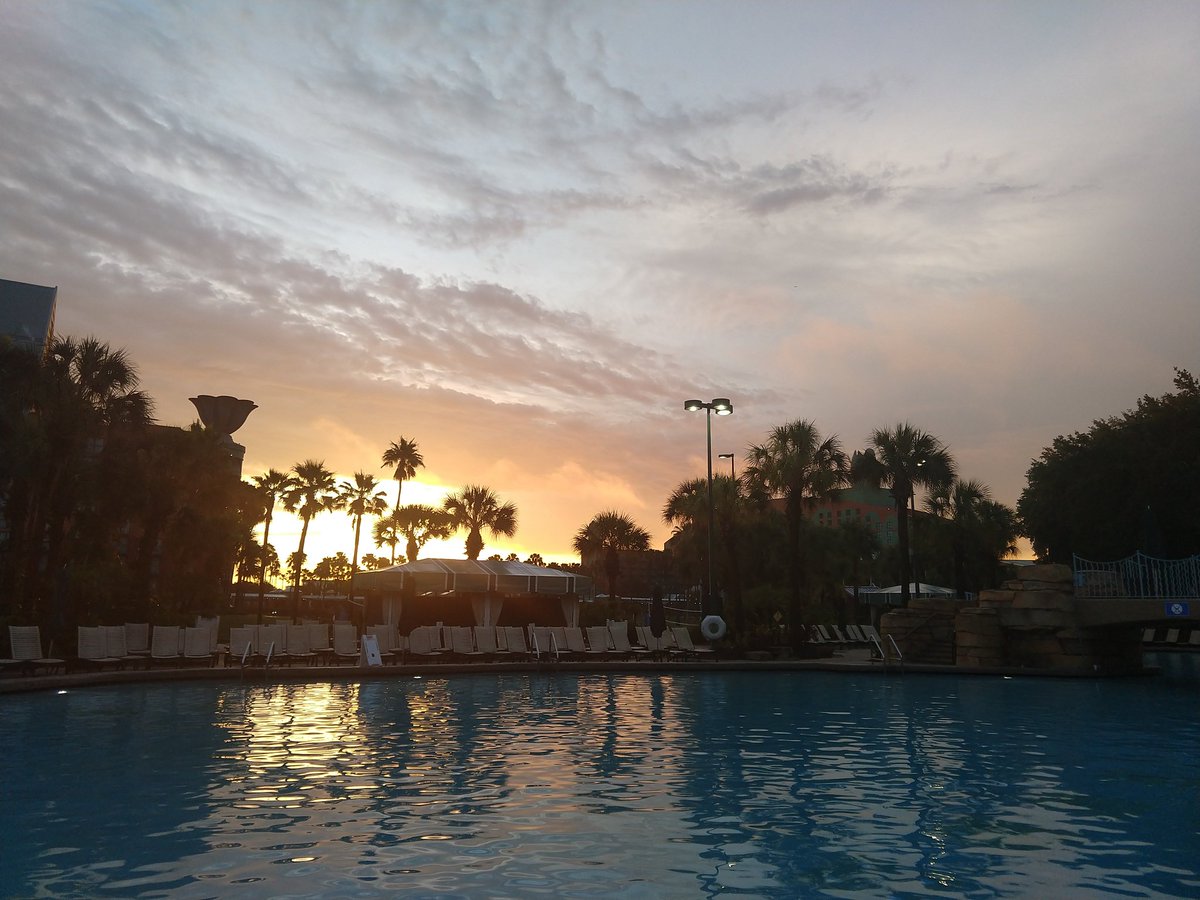 SQLJax's tweet image. How to start a day at #SQLintersection