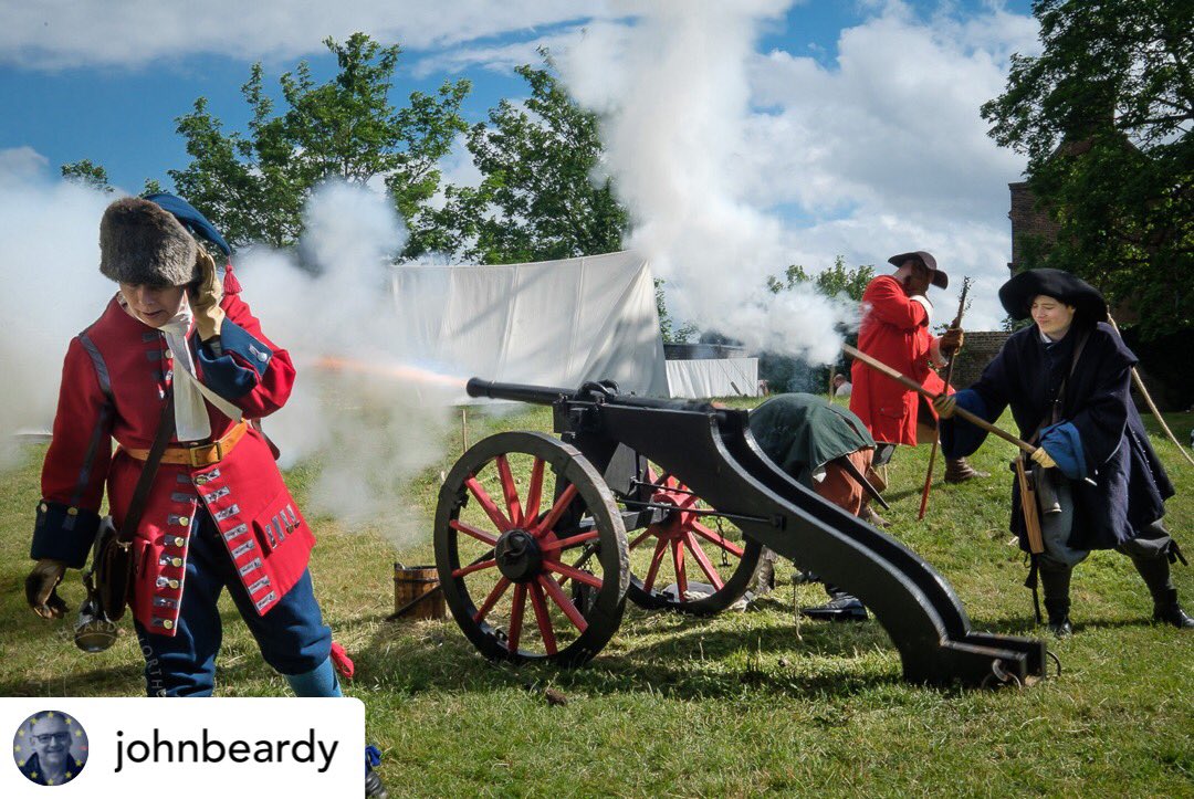 UpnorCastle's tweet photo. A fantastic photo of the weekend’s action from Instagram by @johnbeardy Cannon firing from @UpnorCastle @Sealed_Knot @rupertsbc @blewsltb ⁣
⁣#history #historicalreenactment #cannon #artillery #1667 #fujifilm #fujifilmxt2 10-24mm lens #lightroom #medway https://t.co/sfkgsLaP6O