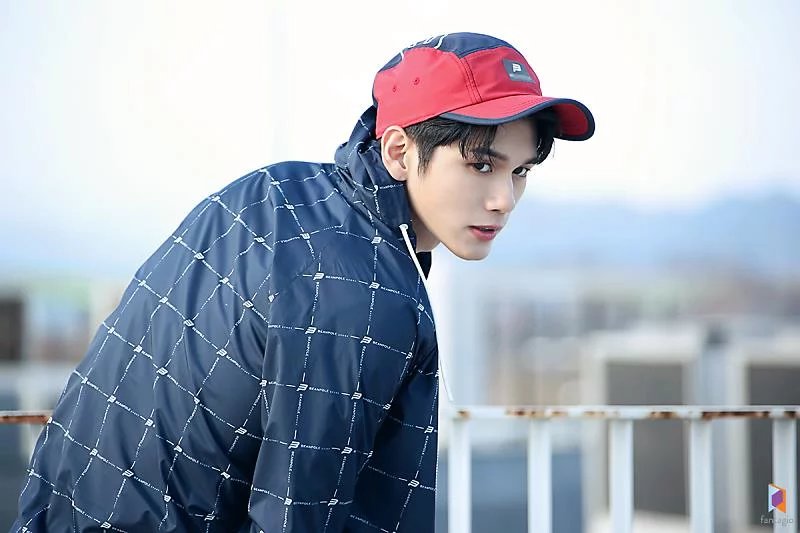 YX_healing's tweet photo. 옹성우항상너무잘생겼어요성우얼굴보면서살아갈힘을얻네요ㅠ #옹성우 #OngSeongWu 옹성우너무잘생겼다ㅠㅠㅠㅠ사진너무예쁘고딱여름에 #0611_ONGxPEPSI 어울리는청량감이느껴져요!노래뮤비다기대돼요!! https://t.co/Ih8tulFjWa