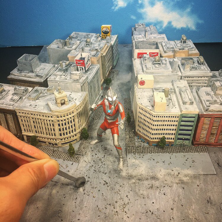 ガシャポン⭐️ジオラマ❇️2019 撮影中📸 #ウルトラマン 「銀座の街と