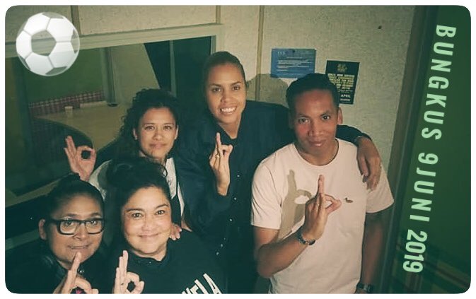 💫 L U I S T E R  //  B U N G K U S  //  T E R U G 👌🏾
salto.nl/programma/radi…
Met Fien Timisela, @Rockende Rocky Hehakaija en <a href="/CManduapessy/">Carmen Manduapessy</a> over hun passie voor voetbal. Plus Sheree Loupatty over haar handgetikte tattoo en de muziektip van <a href="/eph0382/">Eph®aïm</a>.  #maluku  #bungkus #radio