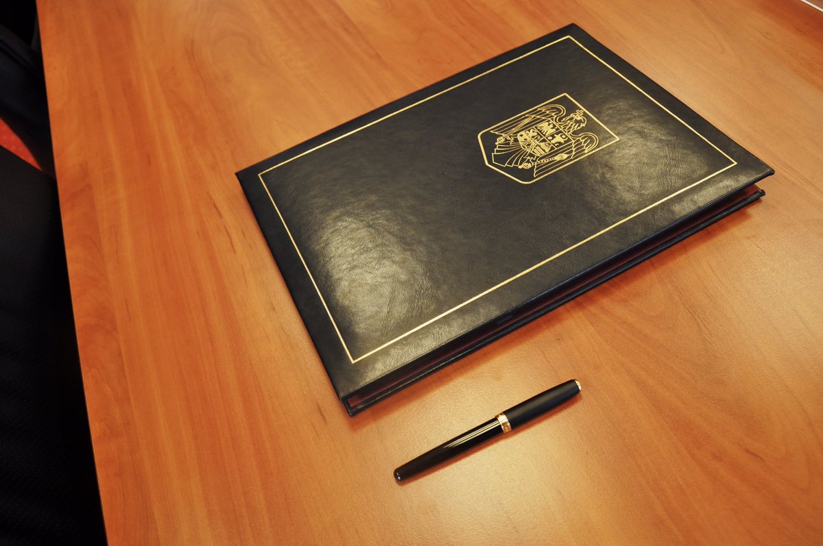 MEconomyRO's tweet photo. Ministry of Economy hosted today the signing ceremony between Beretta Holding and Plopeni Mechanical Plant,a subsidiary of CN Romarm SA.🖋🤝
#BERETTA #PlopeniMechanicalFactory #ROMARM #DefenceIndustry #MinistryofEconomy https://t.co/KZdo8BAhaJ