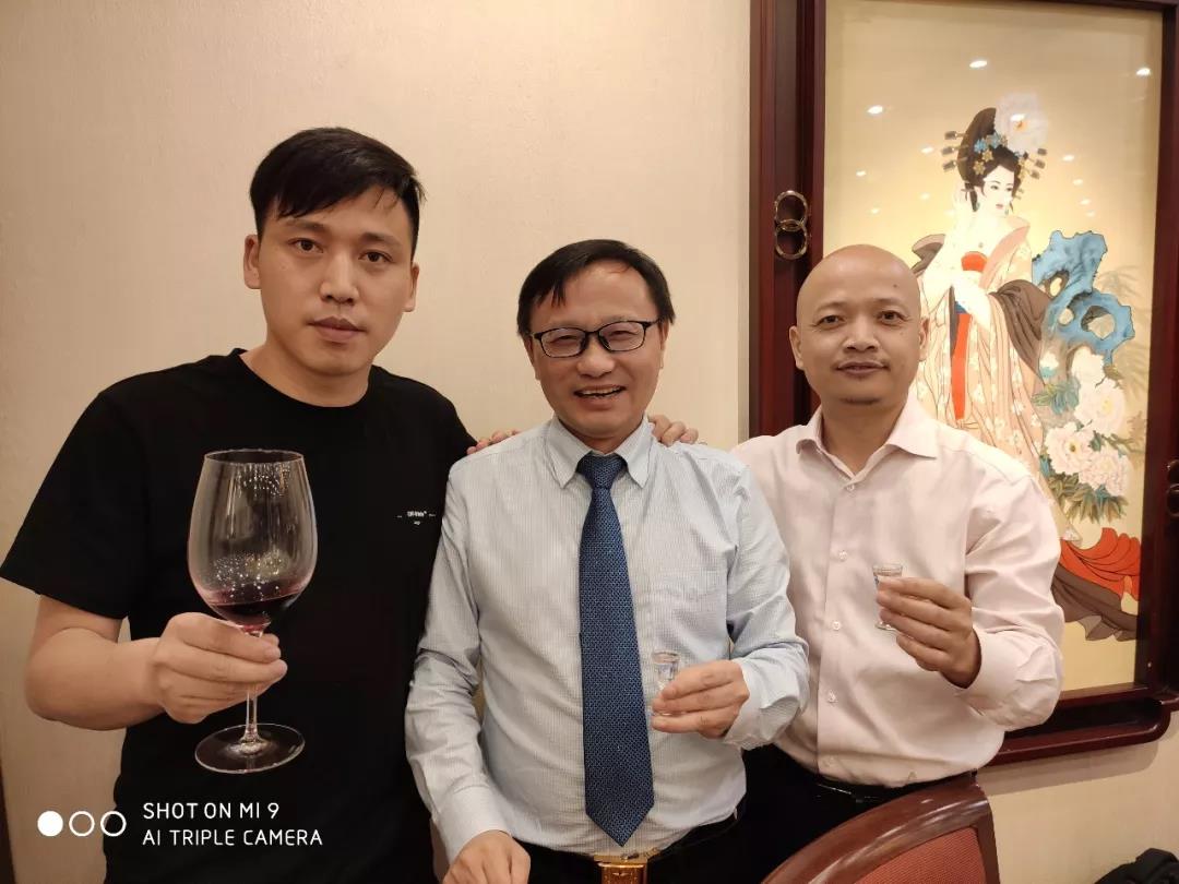 ChainOracle's tweet image. Yi Lihua,The founder of Liao De capital ，met Shi Zhu in Hong Kong last week
By the introduction of Shi Zhu, Yi Lihua had a deeper understanding of distributed database storage represented by ORA. he would plan and cooperate with Shi Zhu in distributed storage in the future