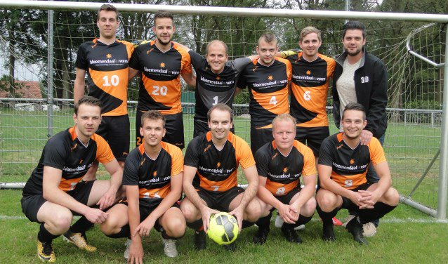 Bedrijfsvoetbal Rijssen op de helft: sportieve sfeer dlvr.it/R6KzmY