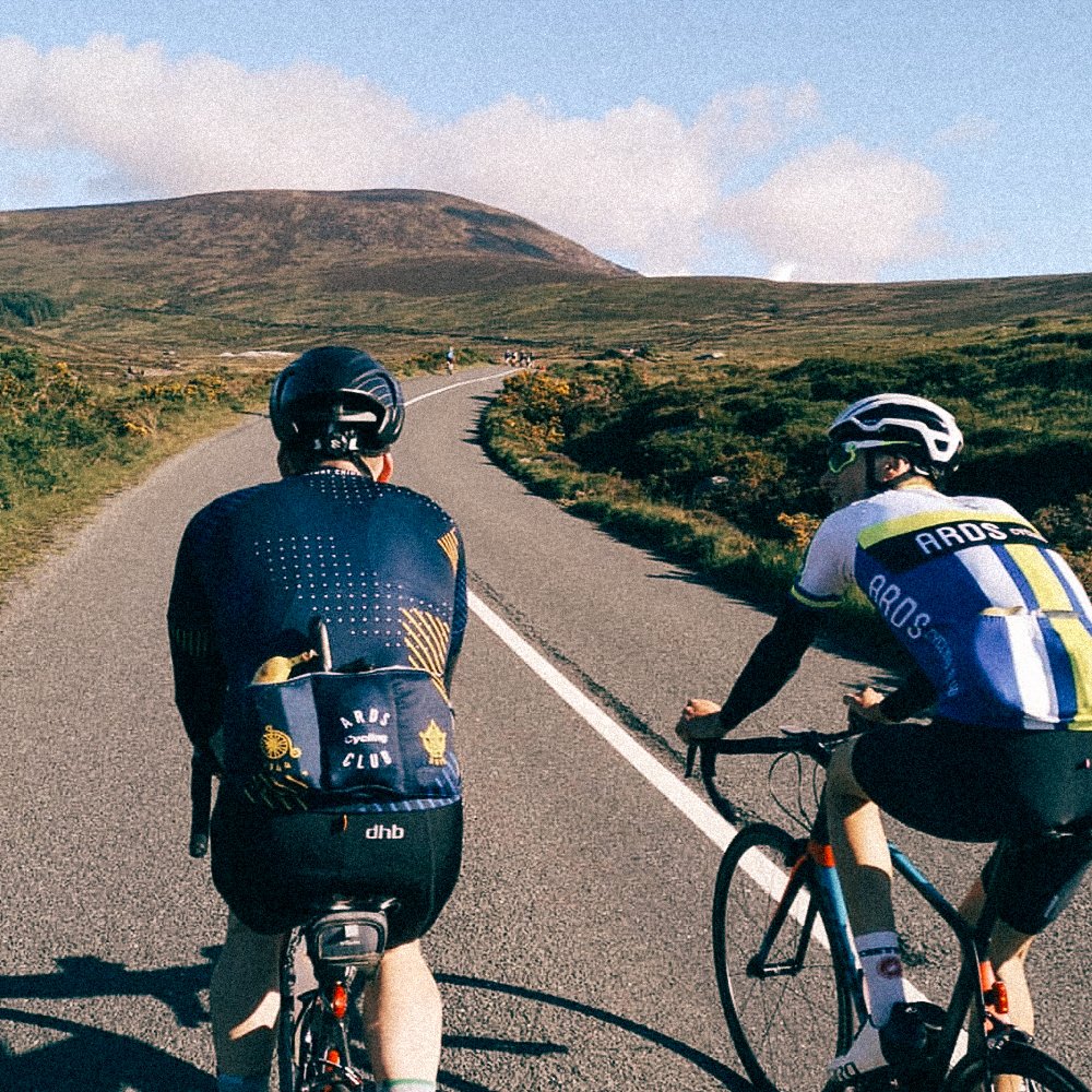 VictoryChimp's tweet photo. @ArdsCyclingClub rolling out on the venerable Wicklow 200 in their #VictoryChimpCustom kit 🙌
#Wicklow200 https://t.co/n7f3QLs0Wb