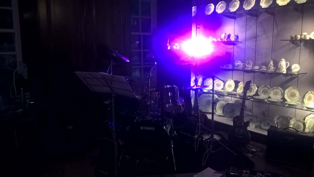 Ritchie_JFT's tweet photo. Bit of a nerve racking Wedding Function last Saturday! was performing right next to a glass cabinet with very expensive historic china wear! ๐ฎlol had to play a little more quieter than norm ๐คช but still was good fun Wedding! #drumsticks #cymbals #functiongig #wedding #musiclife https://t.co/0PvTCIsnaZ
