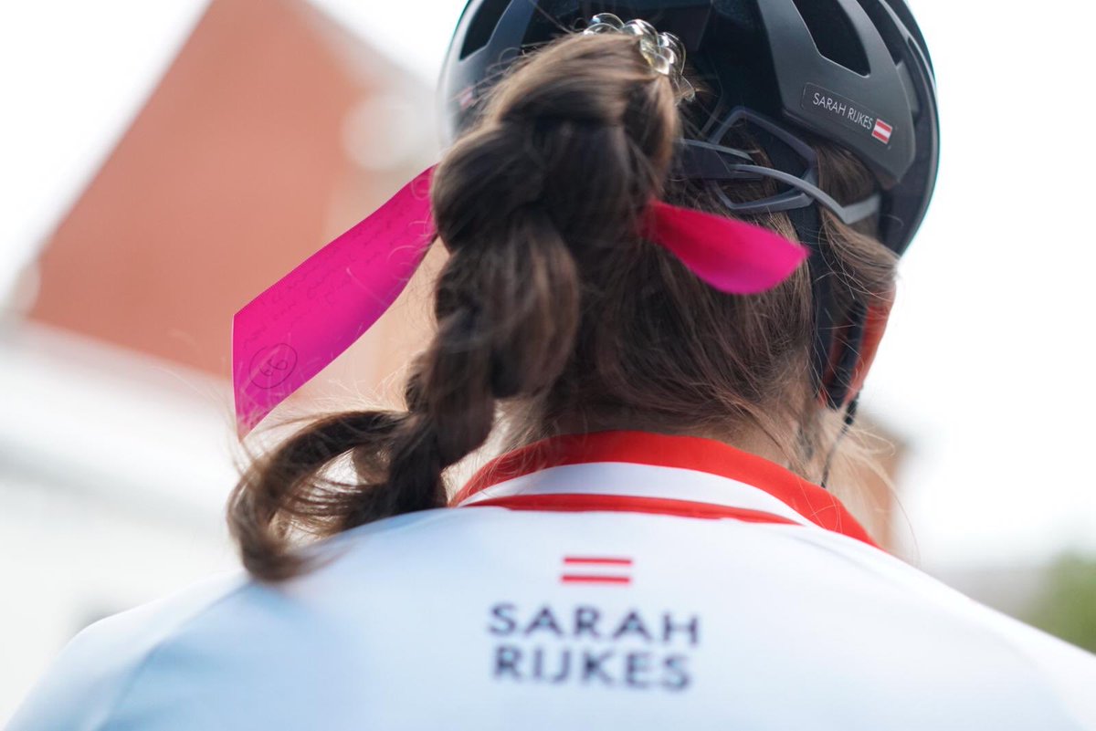ceratizit_wnt's tweet photo. You might wonder why riders will be racing with pink ribbons this week @thewomenstour? 🎀

Each ribbon contains a message from somebody diagnosed with breast cancer @BCCare, Austrian Champion, @RijkesSarah is wearing hers with pride! #OVOWT #UCIWWT https://t.co/WfVjY5SdnY