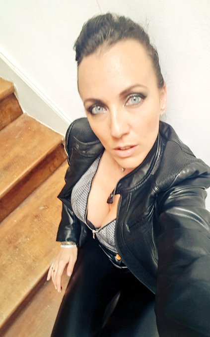 Bonne journ&eacute;e mes ch&eacute;ris ! Bon courage 😘 #sexy #cuir #lundi #Pentecote #RT si tu aime mon look 😍 https://t<a href="/tag/sexy"class="tags">#sexy</a><a href="/tag/rt"class="tags"><span>#rt</span></a><a href="/tag/cuir"class="tags"><span>#cuir</span></a><a href="/tag/lundi"class="tags"><span>#lundi</span></a><a href="/tag/pentecote"class="tags"><span>#pentecote</span></a>