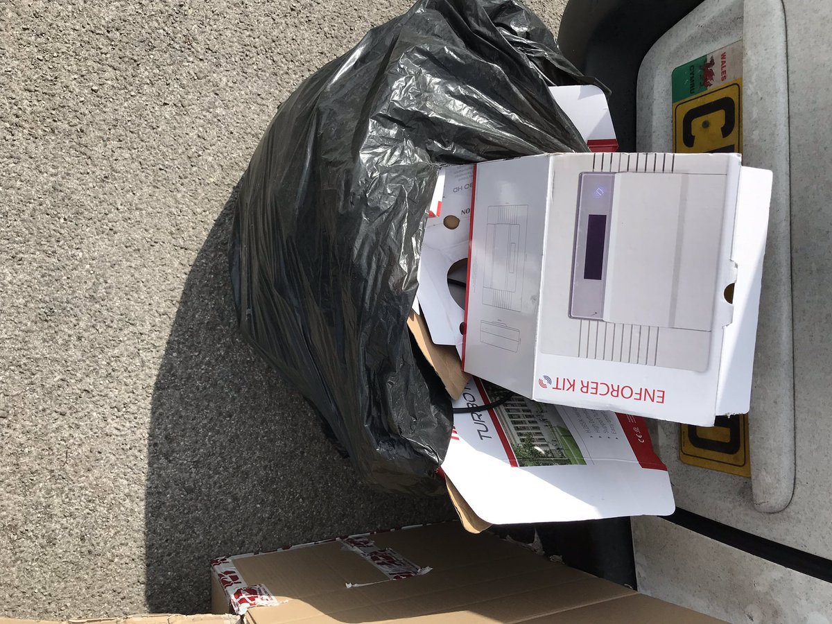 judesecltd's tweet image. Out with last weeks boxes, in with this weeks four systems to be done in 2 and half days 🤦🏻‍♂️😂😂 @Pyronix @HIKVISIONUK #crazyweek 👍😄