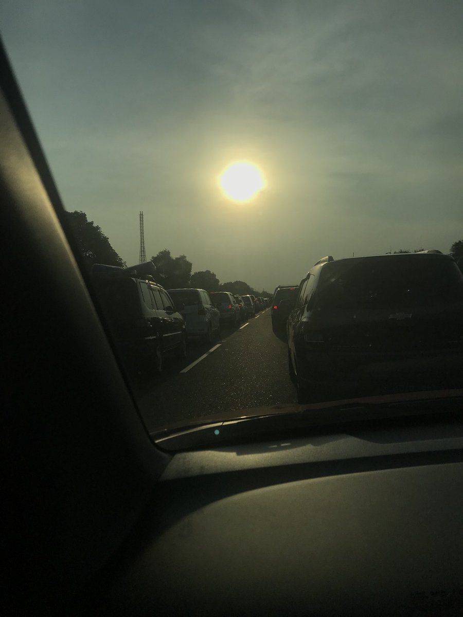 Tol Cikampek macet mulai km 69 arah Jakarta 
<a href="/RadioElshinta/">Radio Elshinta</a> <a href="/TMCPoldaMetro/">TMC Polda Metro Jaya</a> @mnctrijayafm