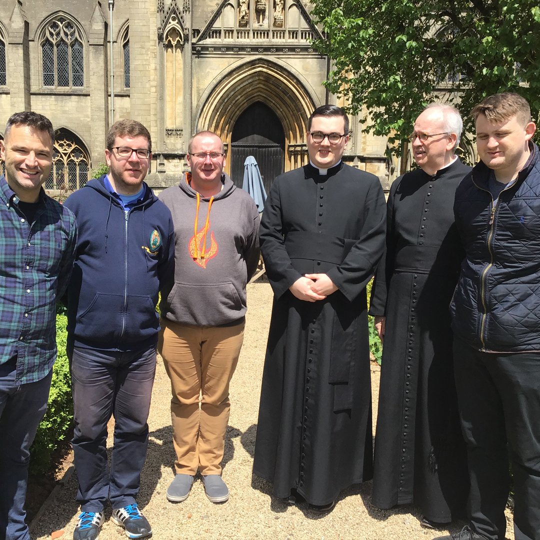 downsideabbey's tweet photo. Ever tried keeping up with our monks at mealtimes? The seminarians from Oscott College did so admirably when they visited Downside Abbey last week, as part of their preparation for ordination to the diaconate. https://t.co/rm7g2j4XJv #benedictineabbey #monasticvocation https://t.co/b4NU1Kx9LC