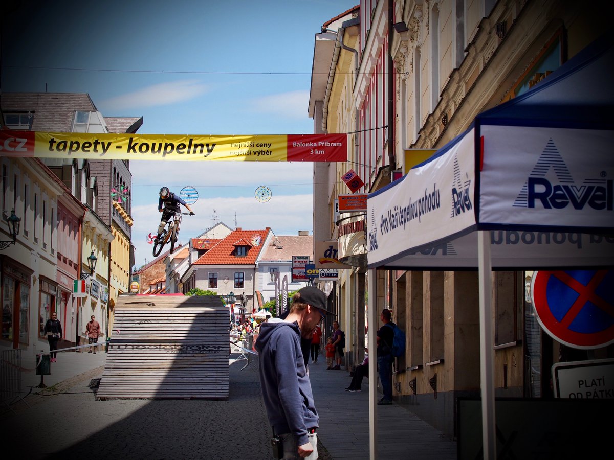 REVELpribram's tweet photo. #PbDowntown2019 autor fotografie: zástupce příbramské značky REVEL - SYSTÉMY VYTÁPĚNÍ od roku 1993
#downtown #svatohorskydowntown #příbramžije #akcevpříbrami #příbram více fotek na https://t.co/ZNg5JmoveQ https://t.co/rDwzEzYxuj