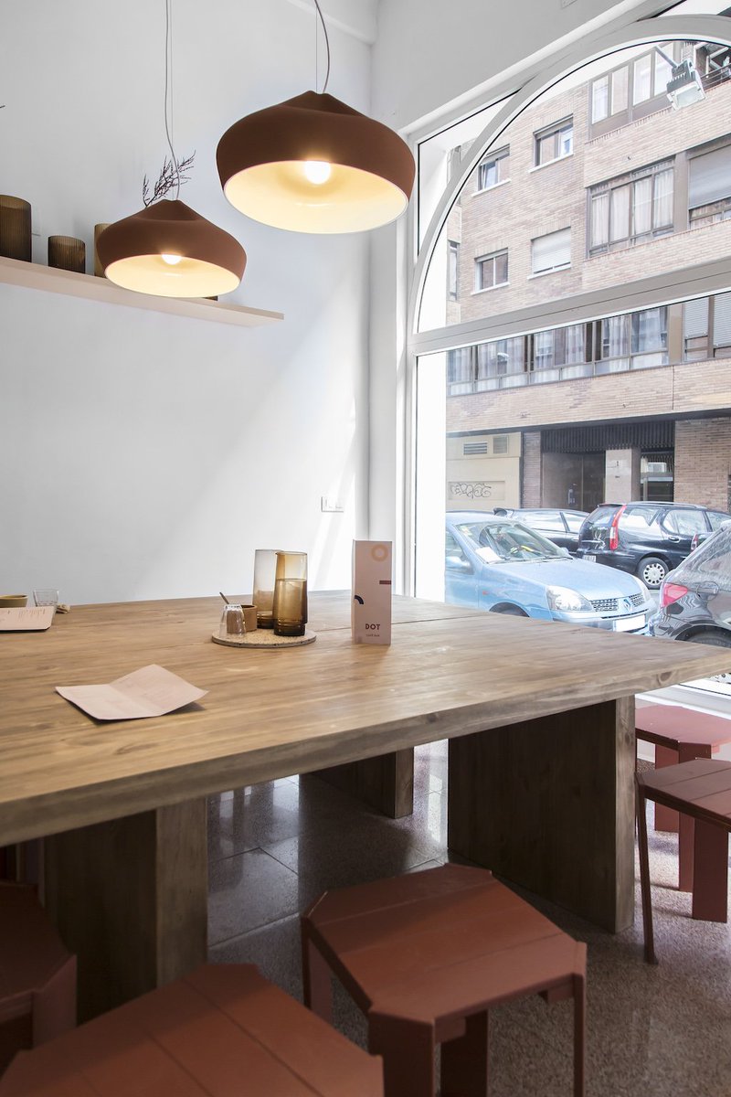 Plateselector's tweet photo. #DotCafeBar, un local en el que puedes disfrutar de desayunos y meriendas pero también de vermuts y de cañas.
https://t.co/KBqUQJJV1f https://t.co/tNaFlDlKdS
