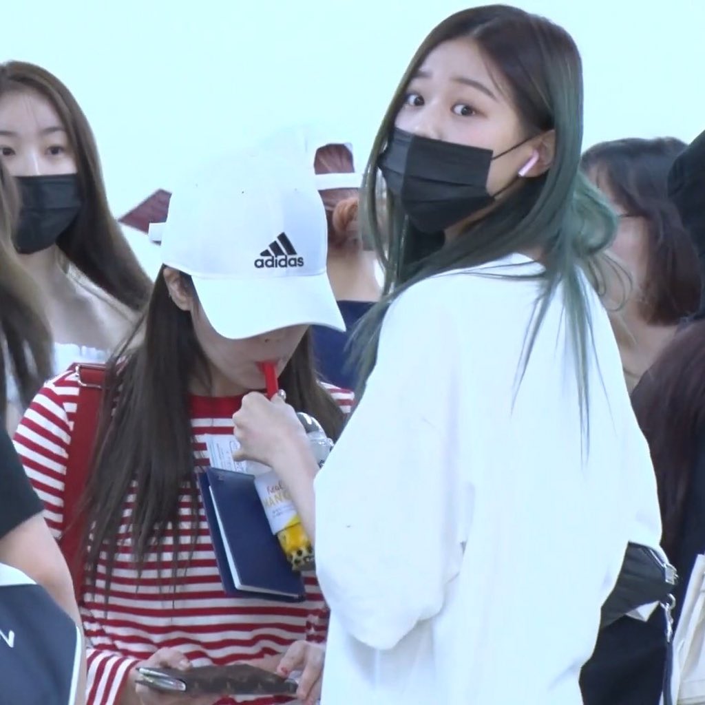 ultizland's tweet photo. i'll take this kwonlee fam crumbs for now 🤧💖 #kwonchaeng #kwonlee https://t.co/8TUykZItZr