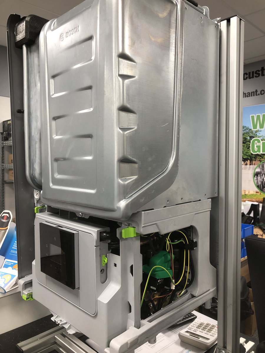RAtechUKLtd's tweet photo. Here @Graham_Merchant #Derby with Gage from @WorcesterBosch demonstrating the benefits of open sided construction #SeePRVEasily along side the #BeautifulBeast #8000 range #ThankWorcesterForThat Thanks for your support guysπ
#hotun SF &100 range available at all #Graham Stores https://t.co/OtnwHRAA4s
