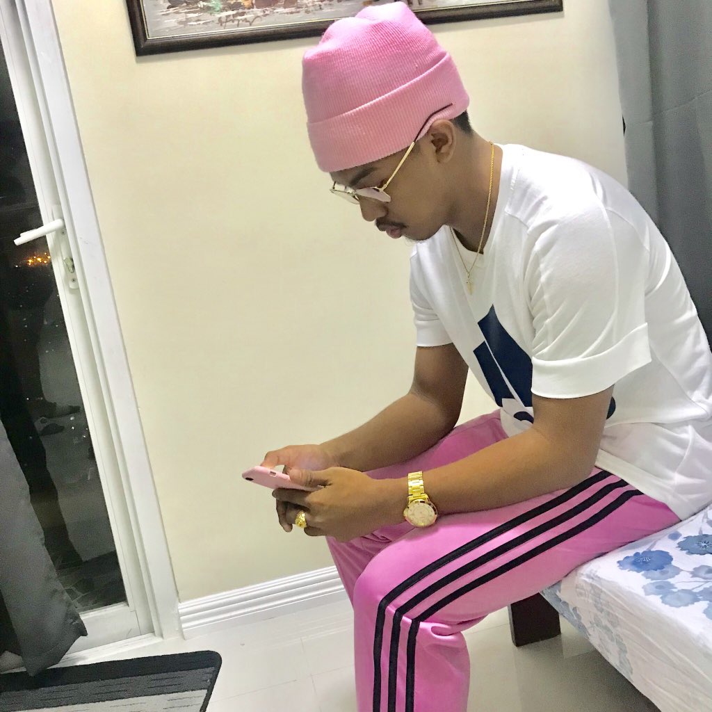 aljomadi0's tweet photo. real men wear pink 🤷🏽‍♂️ https://t.co/8hILZ4qXda