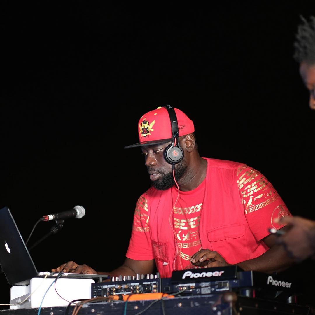 Hitz1039FM's tweet photo. @DJBlack is on with #MusikBox https://t.co/Xf28u0QABs
