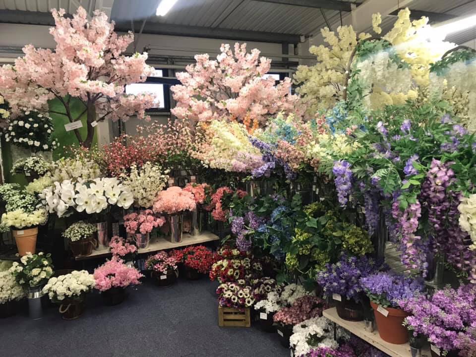 Just look at all these beautiful flowers you can find in the upstairs of our #Sheffield store 😍

Come and find us at:
Whittingtons Sheffield
South Yorks Produce Centre
Parkway Drive
Sheffield
S9 4WN

#Flowers #ArtificialFlowers #Plants #Blooms #Bunches #Floristry #Wedding