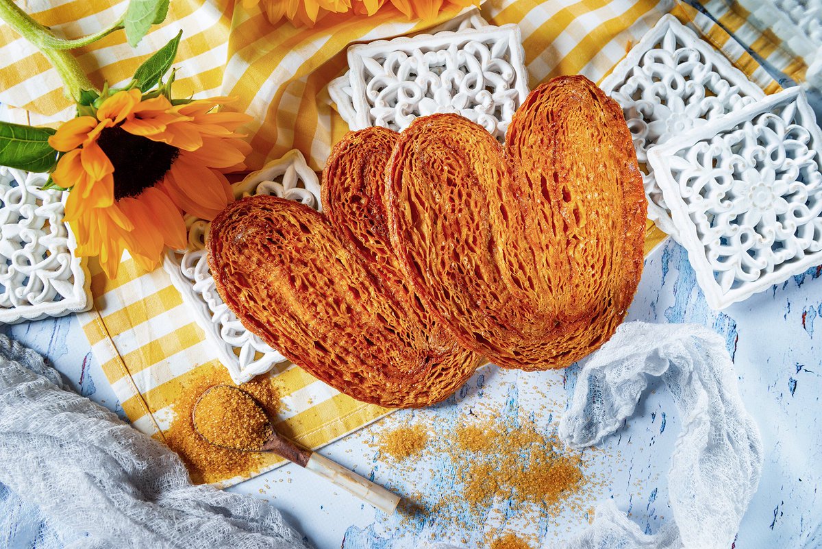 Nuestras palmeras de hojaldre no son solo “palmeras”. Son sabores que apetecen, sonidos crujientes, recuerdos de infancia y un ratito agradable y olvidándote del mundanal ruido. <a href="/MamaFramboise/">Mama Framboise</a>