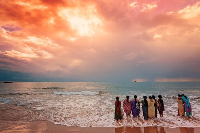 Taking a dip into the ocean.⠀
⠀
Gokarna, India⠀

#gokarna #sunsetlover #secretplaces #wandering #dreamermagazine #somewheremagazine #beachlife #cloudyskies #travelphotographers #travelphotography⠀
#walkonthebeach #atmospheric #cinematic #moody… bit.ly/2MBT7qg