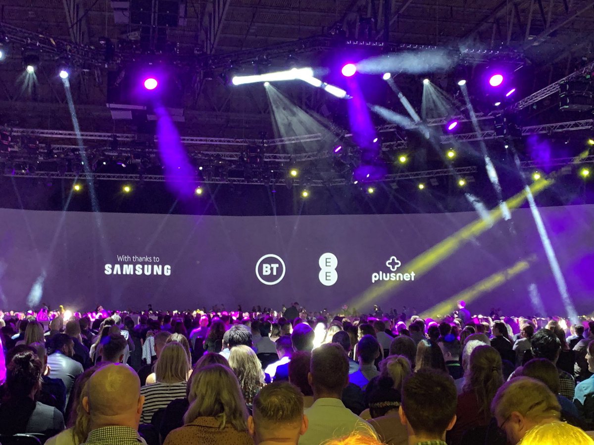 MarcAllera's tweet photo. Awesome start to #ConsumerLive2019 – our annual meet where we share our plans for the future of our three brilliant brands with our colleagues 🔥
At the heart of it: being the best for our customers, delivering a personal, local service from @bt_uk, @EE and @Plusnet 👍 https://t.co/ZB8adKNNZf