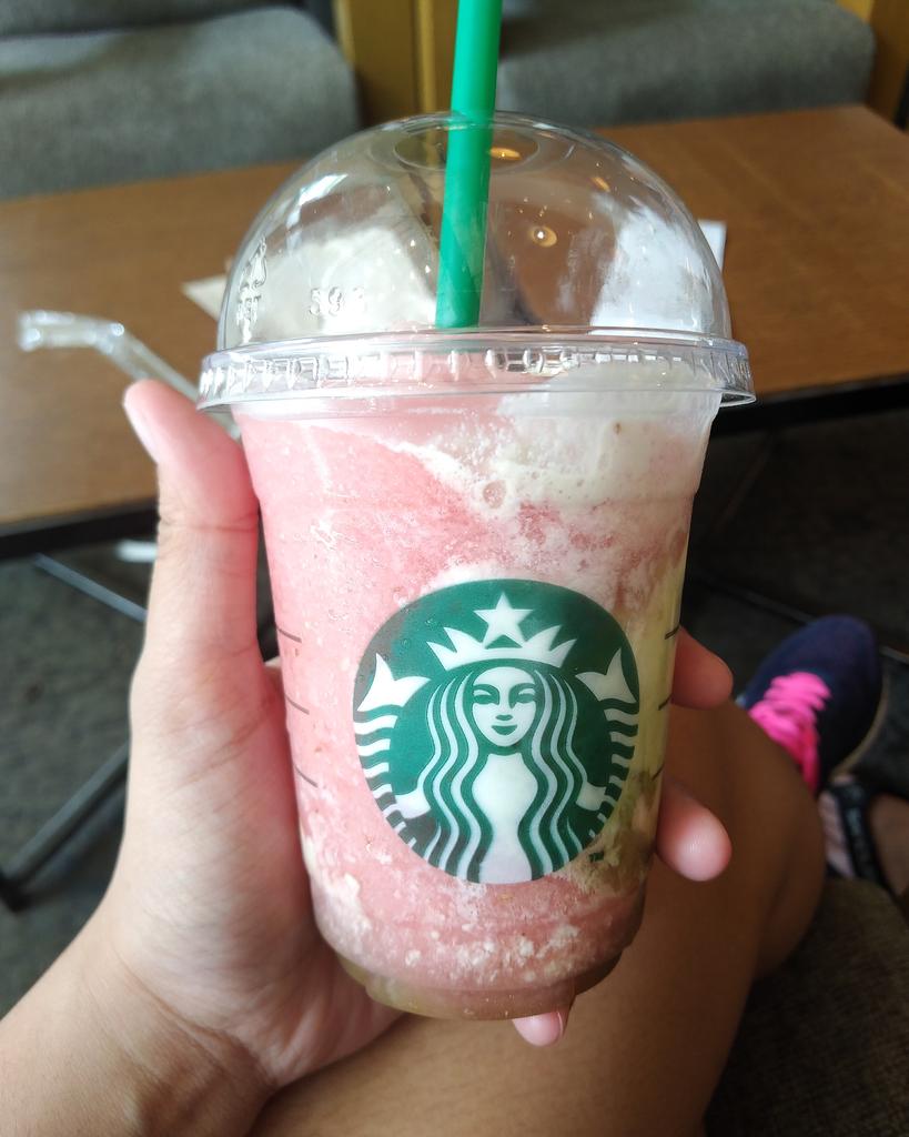 YelTheExplorer's tweet photo. Watermelon + lychee + aloe = ❤
@starbucksph 

https://t.co/ofKBynaS5T

#watermelonandlycheealoefrappuccino #watermelonandlycheealoe #starbucks #starbucksphilippines #starbucksph #tryingsomethingnew #foodphotography #foodporn #foodhunters #AdventuringCouple #yelthefoodexplorer https://t.co/nHZglvgB5Y