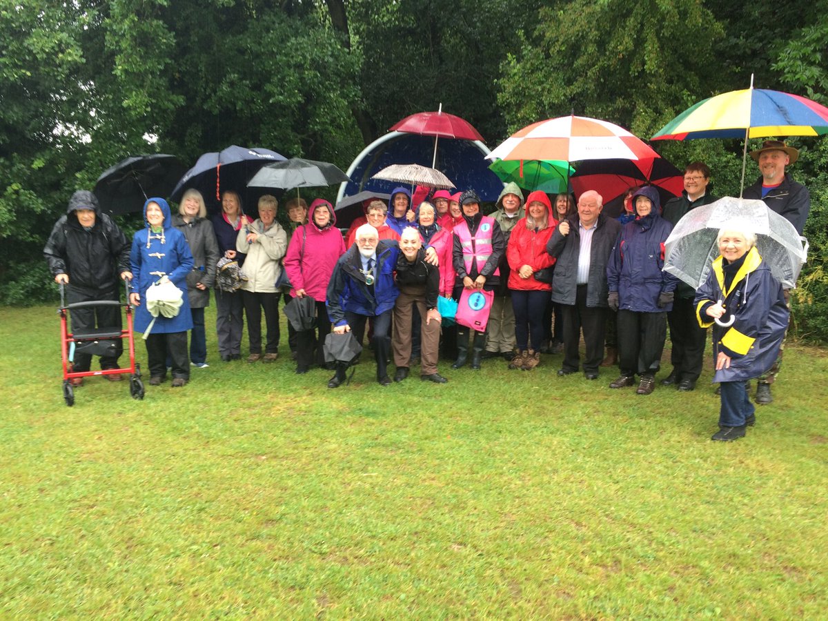 PatBosley13's tweet photo. A wet launch of Hartley Every Step Counts this morning supported  by ⁦@SDC_Chairman⁩, walk leader volunteers and the local community https://t.co/45Xqhf3C1u