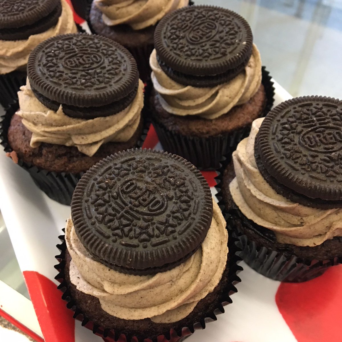 MsCupcakeUK's tweet photo. Happy Monday! How gorgeous do these Oreo cupcakes look? #oreo #cupcakes #vegan #mscupcake https://t.co/UMu2pgPEBx