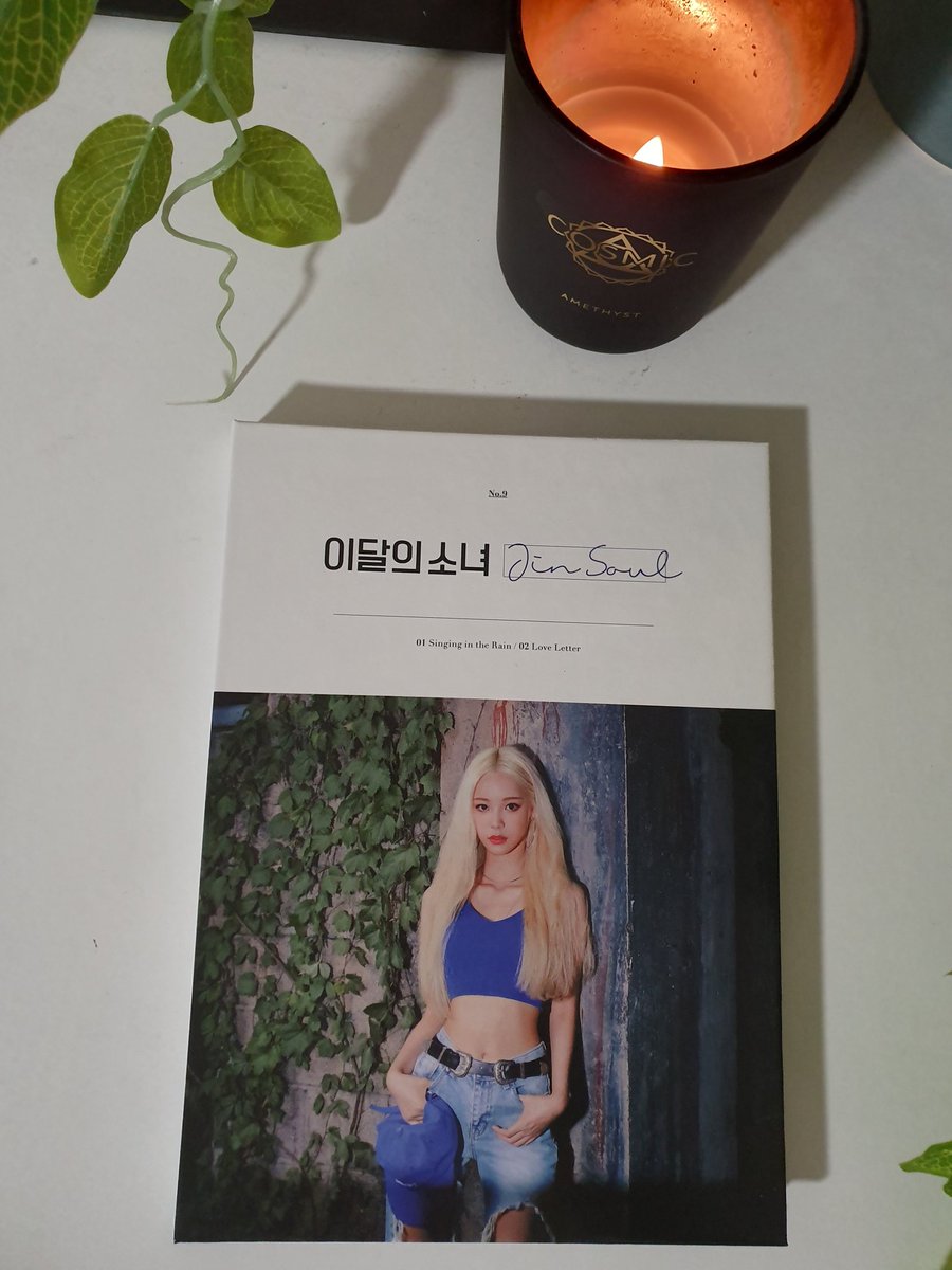 Jinsoul; single solo album my bias <3