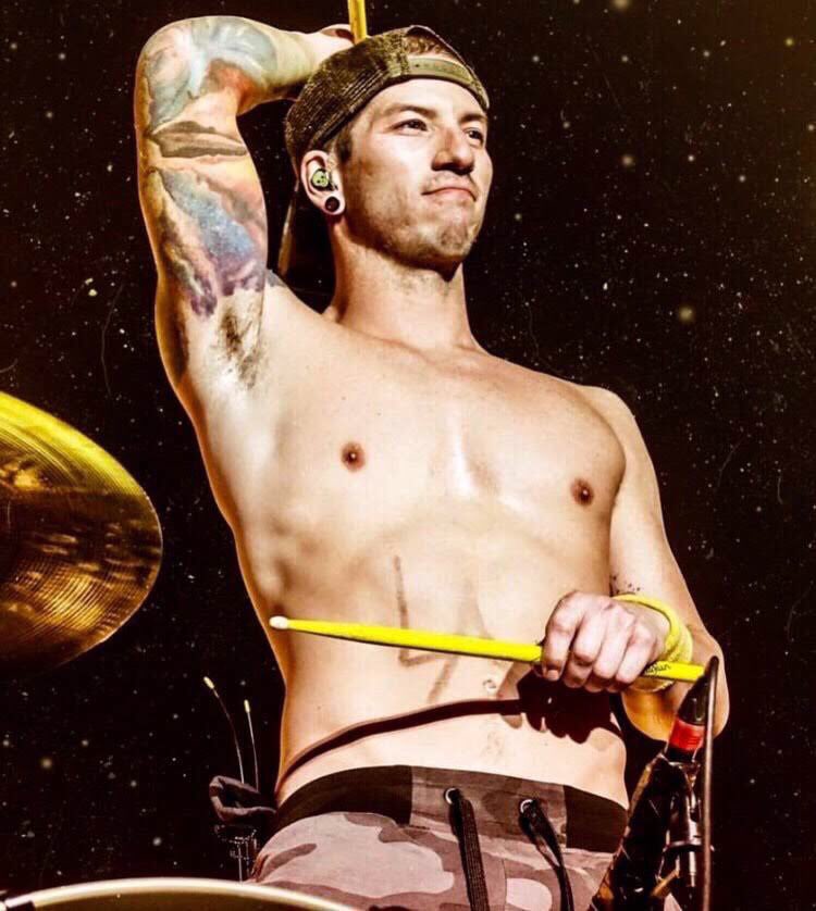 ForcstBoy's tweet photo. look at my hot daddy 🥰 https://t.co/0xqvYx61A8