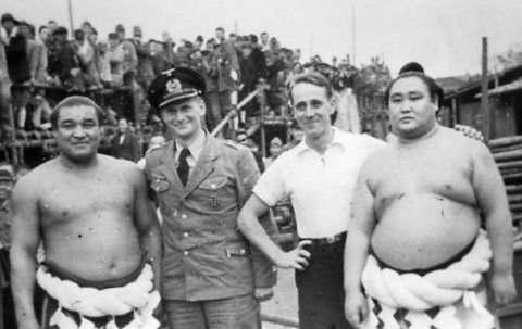 Kj 力士とu ボート乗り