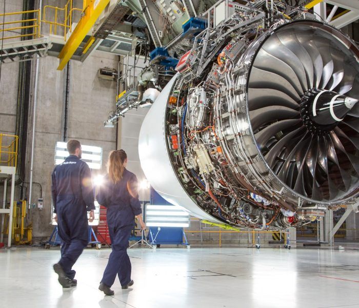 A Sheffield aerospace firm signs £160m contract with Rolls-Royce buff.ly/2WyVC15 

#MadeinBritiain #BritishAerospace #MadeintheUK #UKAerospace